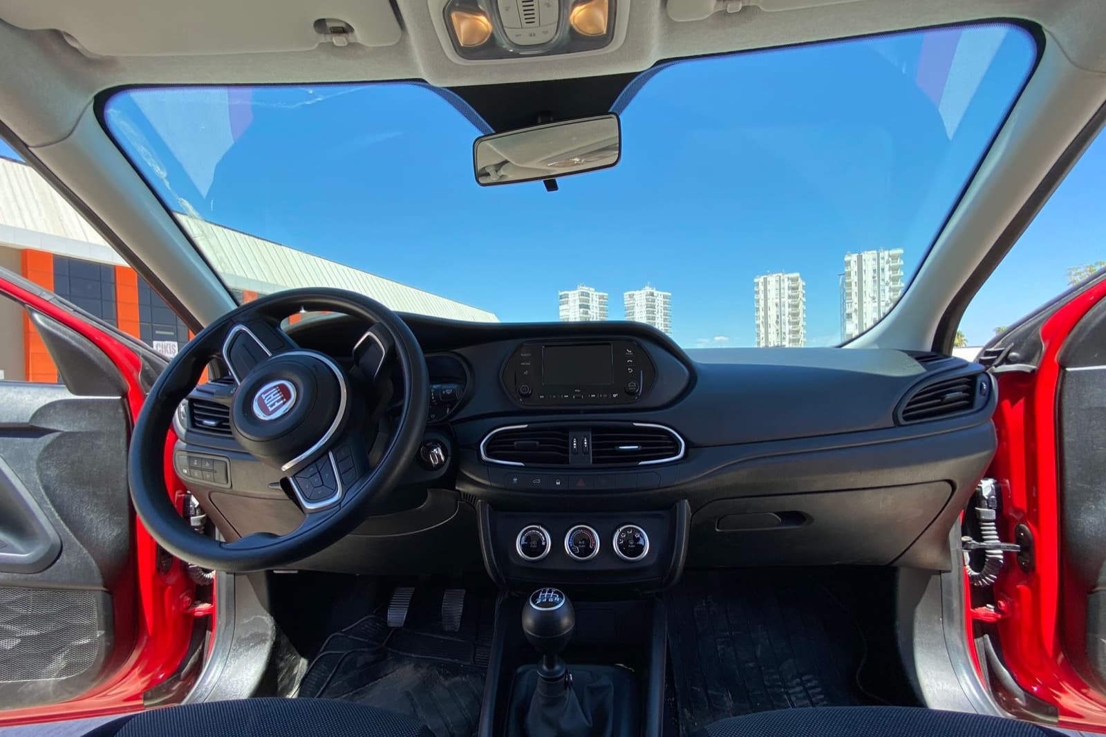 Fiat Egea iç mekân ve gösterge paneli